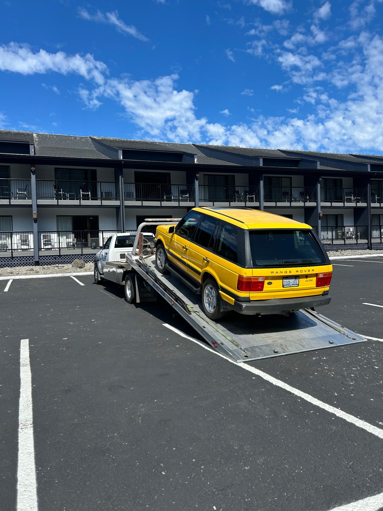 Basra Auto Towing dropping off Range Rover in Bremerton